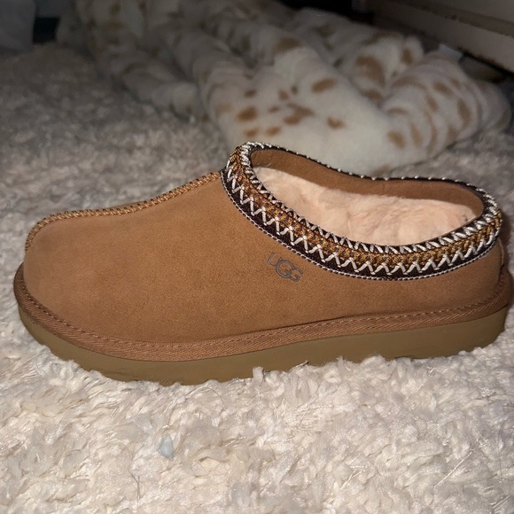 Like New Tasman chestnut Uggs!! - Picture 5 of 10